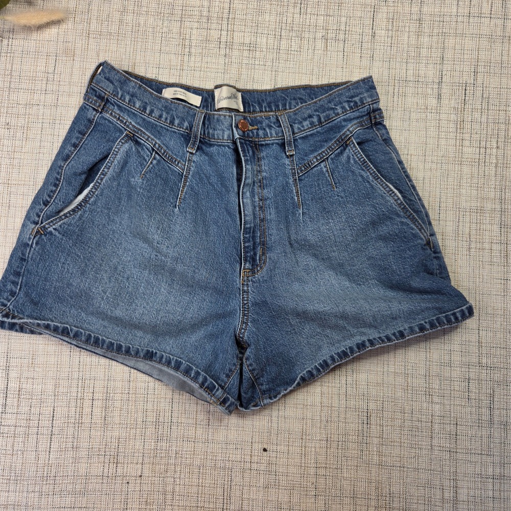 Universal Thread Women 14 High Rise Midi Pleated Denim Shorts Medium Wash Blue